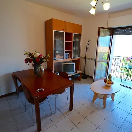 Comomeer Apartman *